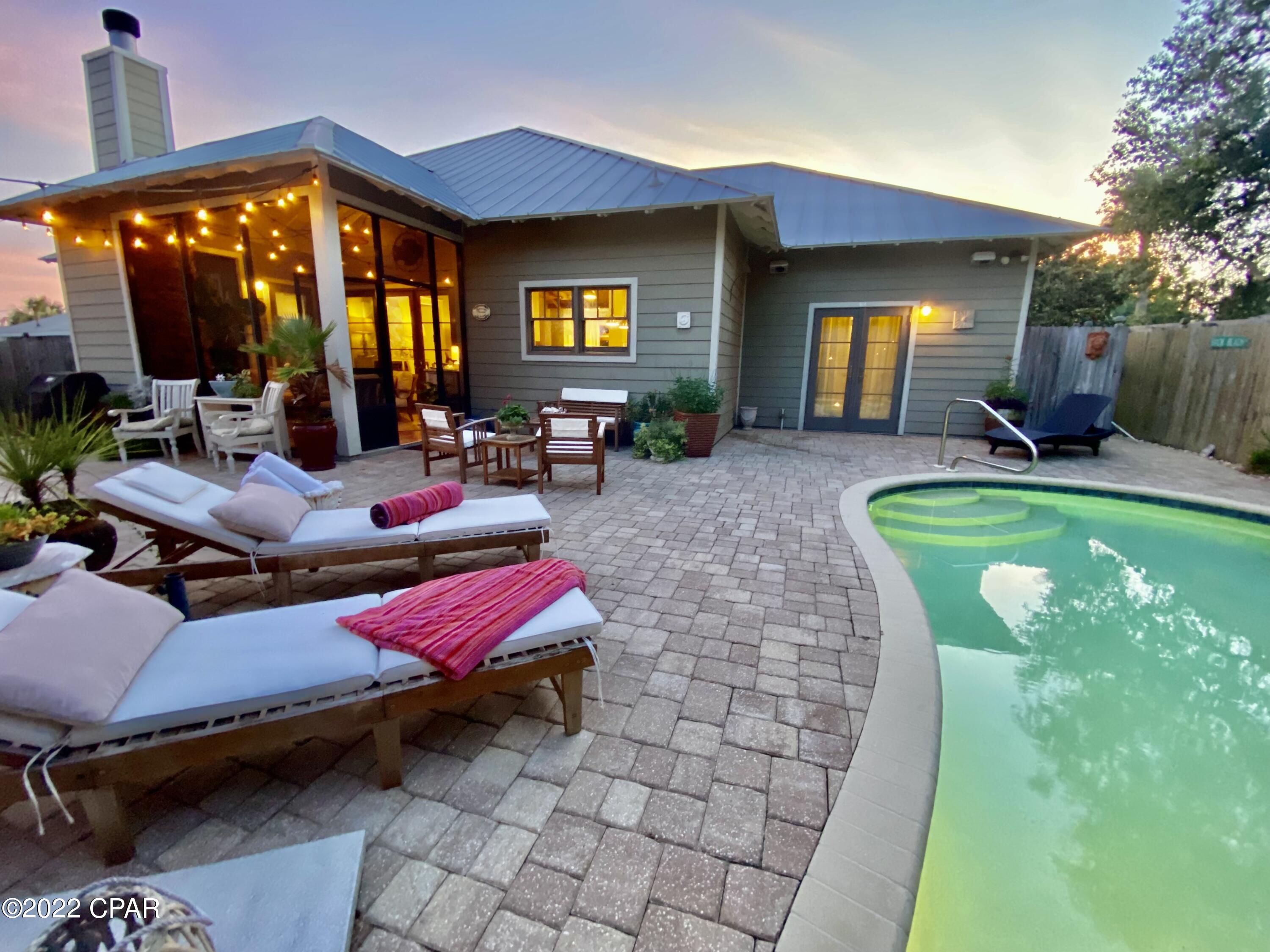 Santa Monica Beach - Residential