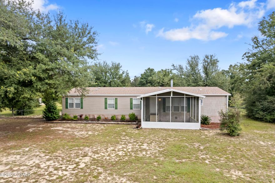 ** UNDER CONTRACT, SELLER WILL CONSODER BACK UP OFFERS **



10 ACRES!! This 4 Bedroom, 2 Bathroom home in the country is calli  your name! With plenty of room to both live and entertain inside and out, this home has a semi open concept and split floorpan. The primary bedroom has a large garden tub and private entrance to the large back patio. There is also a 20x24 detached garage on property. Call a REALTOR today to schedule a private tour. If important, please verify all measurements and data.