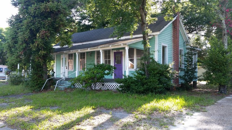 This property is located in the downtown area.  The property has two buildings that are available for rent with some updating. With the updating this could be a good return on the investment.  Walking distance of the downtown, grocery stores, banks and shops.