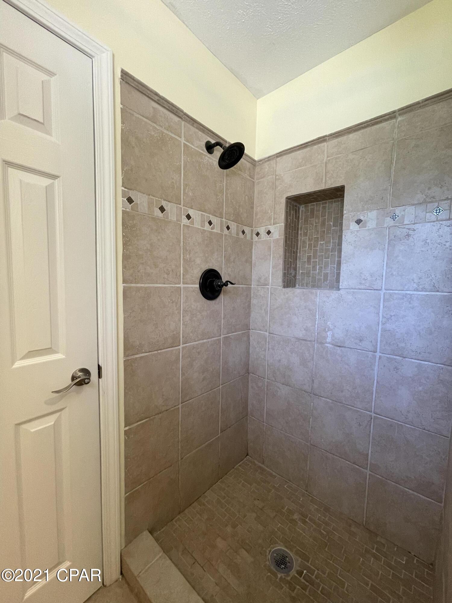 Forest Hills Unit 1 - Residential Lease