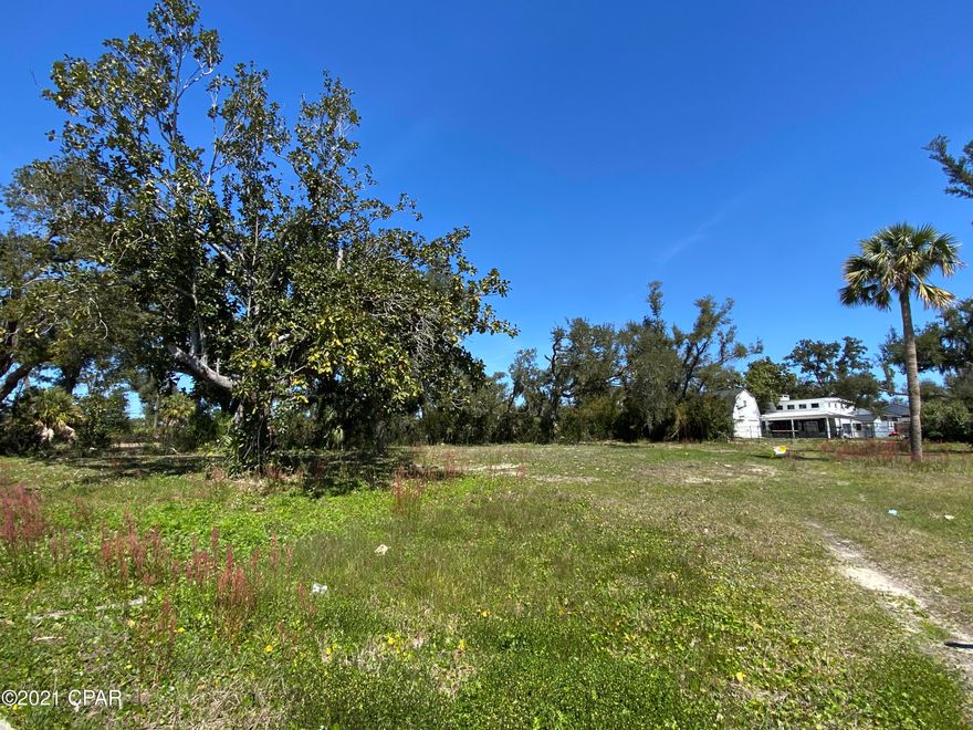 Large residential lot located in highly sought after Cove area of Panama City.  Perfect place to build your dream home in a community with no HOA.