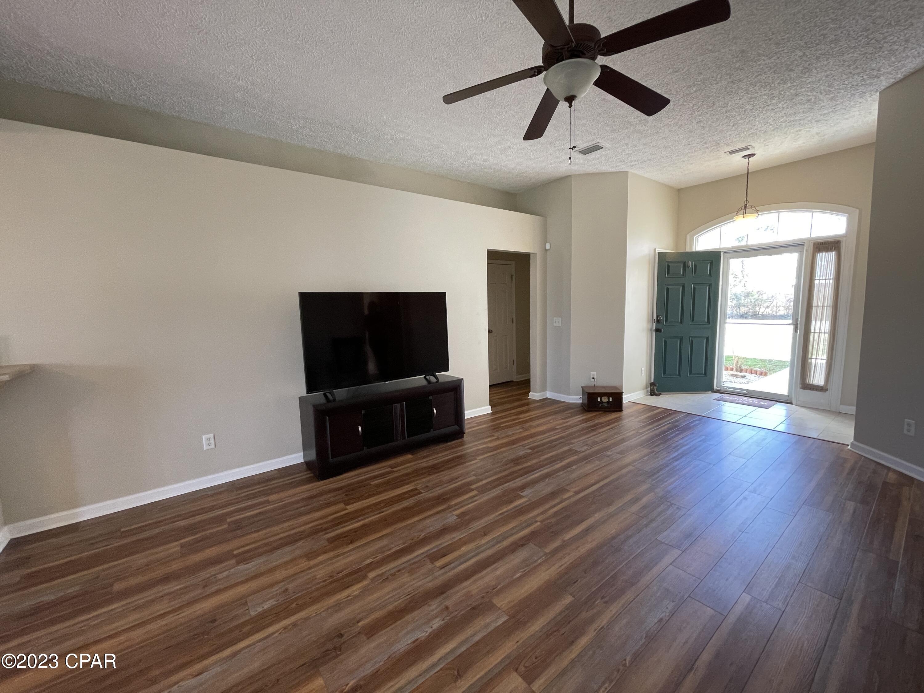 Indian Bluff Estates Unit 2 - Residential Lease