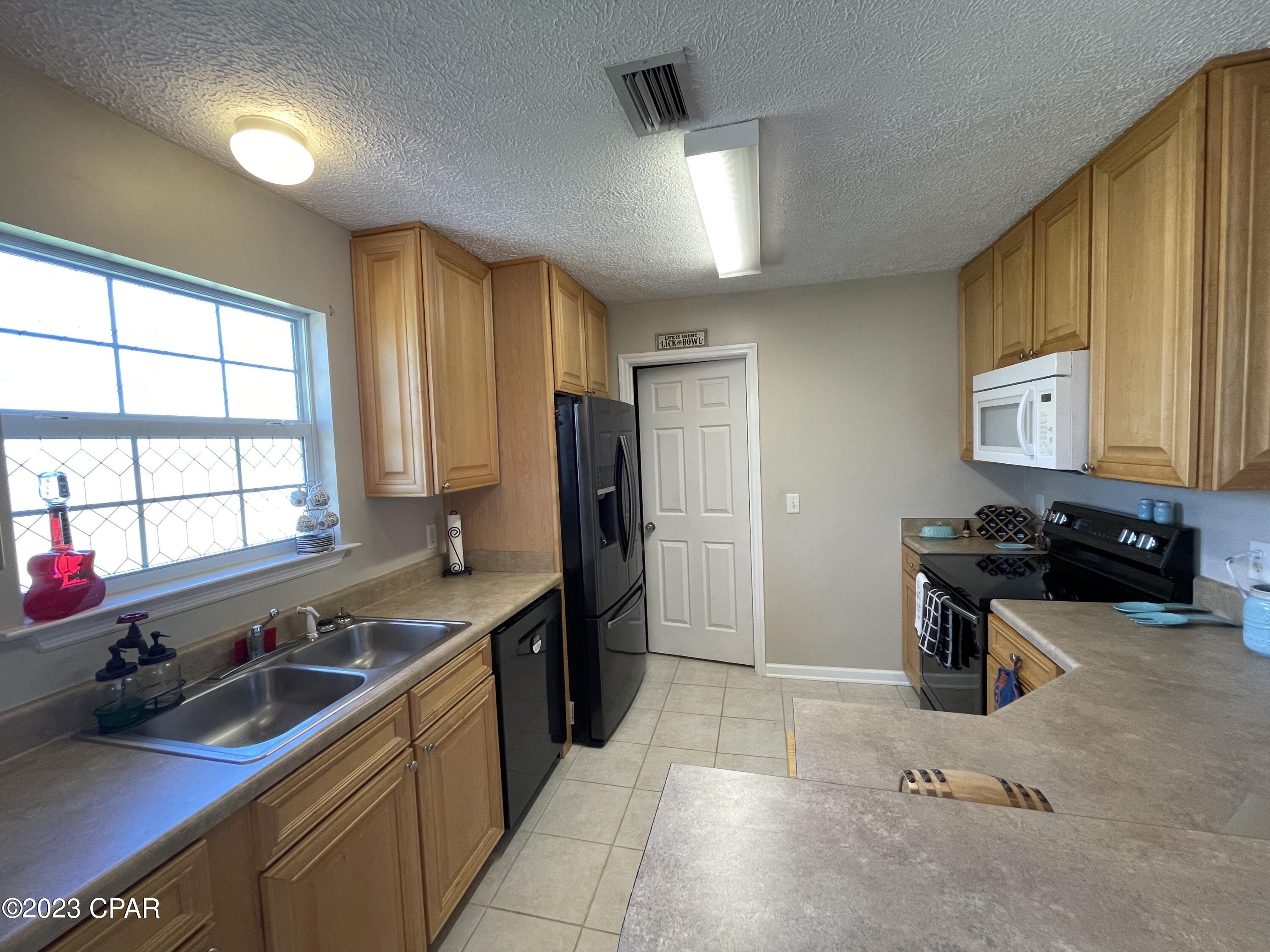 Indian Bluff Estates Unit 2 - Residential Lease