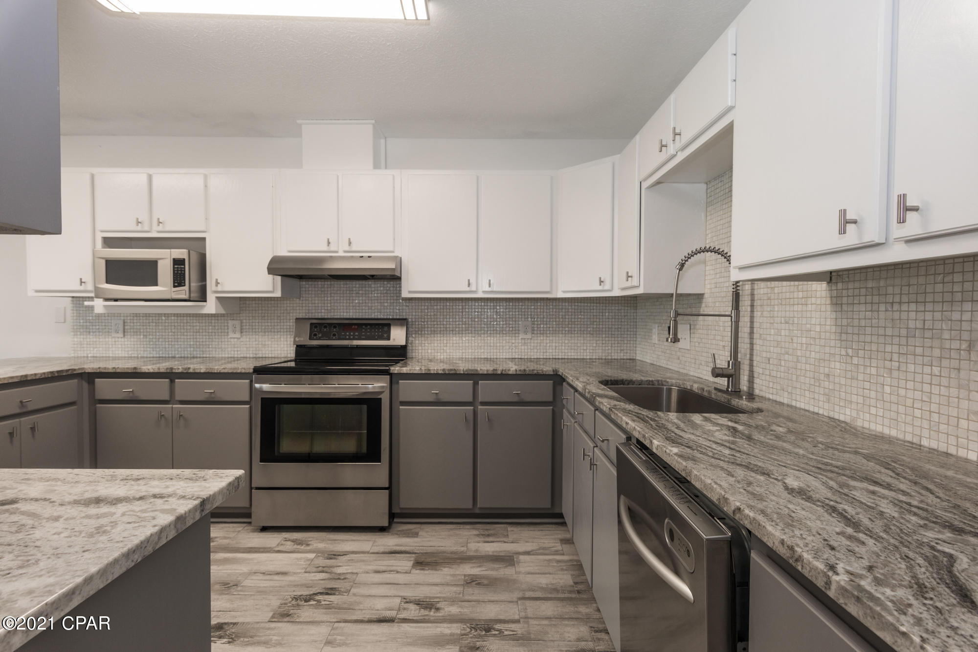 Tropical Bay - Residential