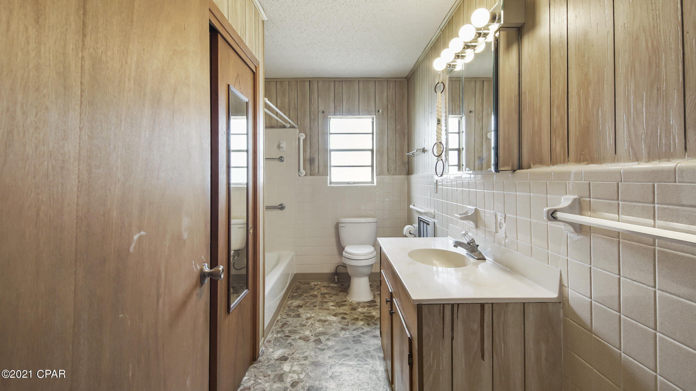 [No Recorded Subdiv] - Commercial Sale