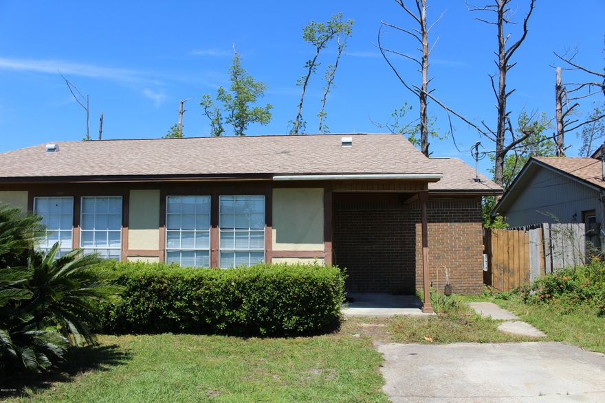 Cute and Clean 2 bedroom 1 bath duplex close to TAFB. This unit has tiled floors in all living and kitchen areas, washer dryer hook-ups, and private  back yard with small storage shed. Freshly painted. Location is just off Tyndall Parkway, convenient to military base, paper mill, Eastern Ship Building.