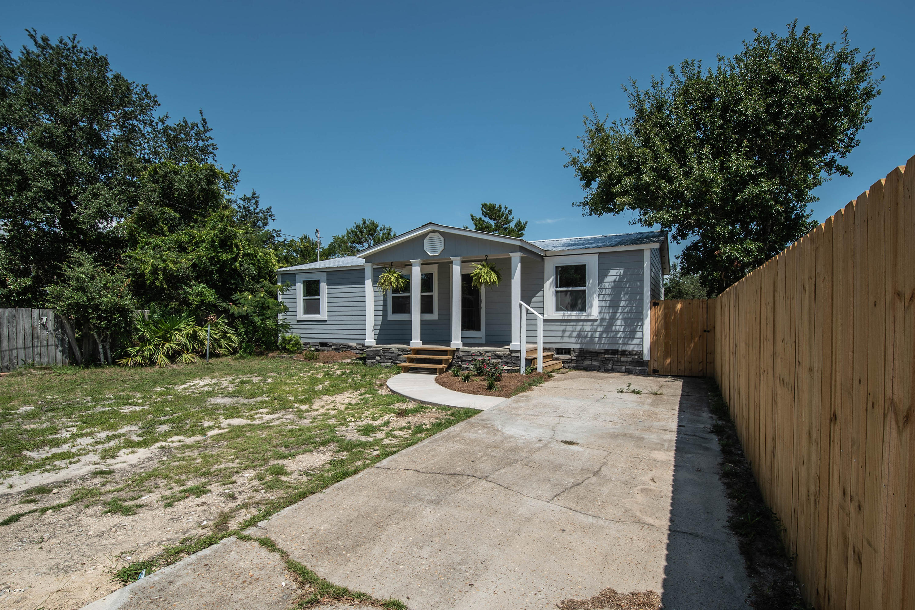 Laguna Beach Estates 7th Add - Residential