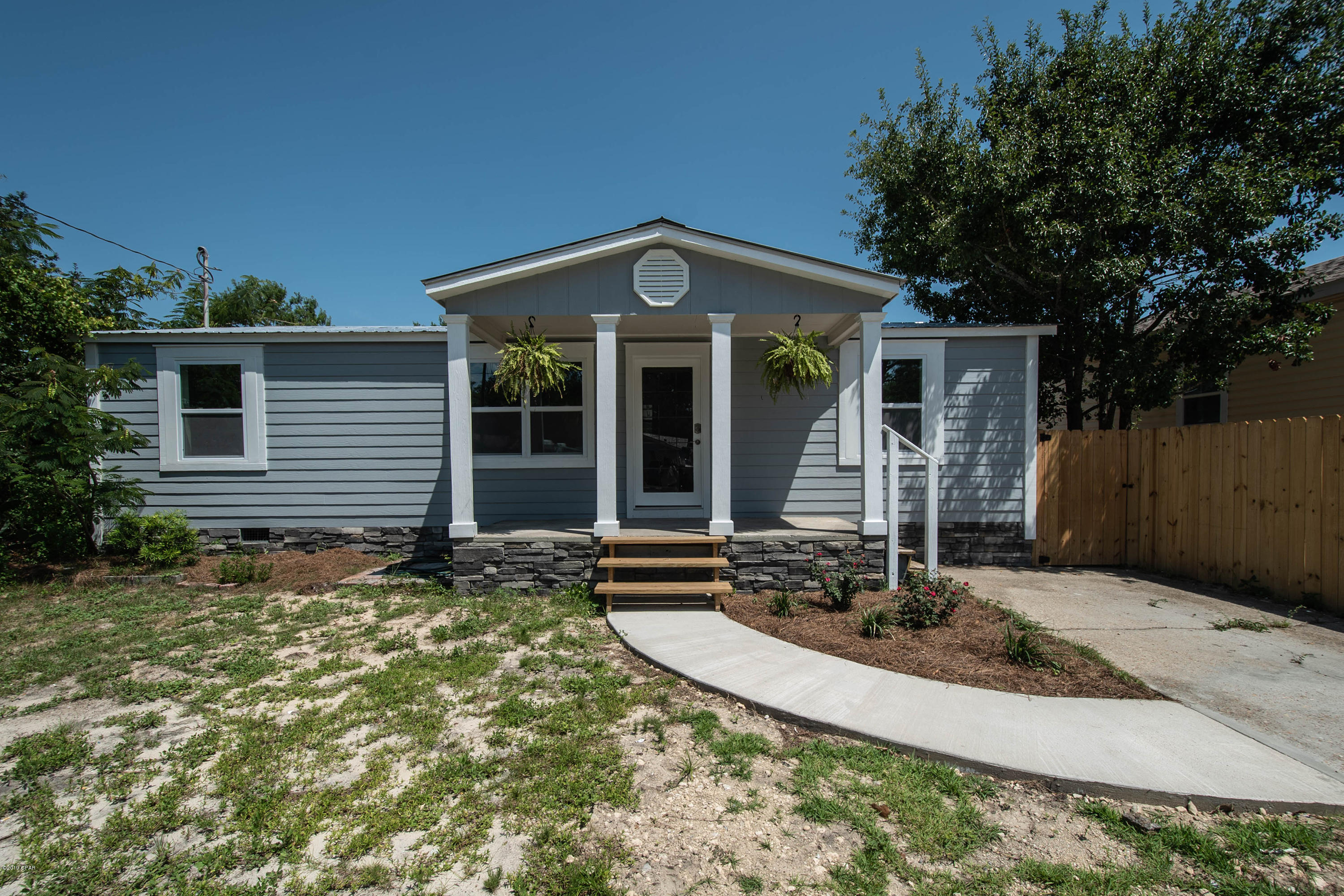 Laguna Beach Estates 7th Add - Residential