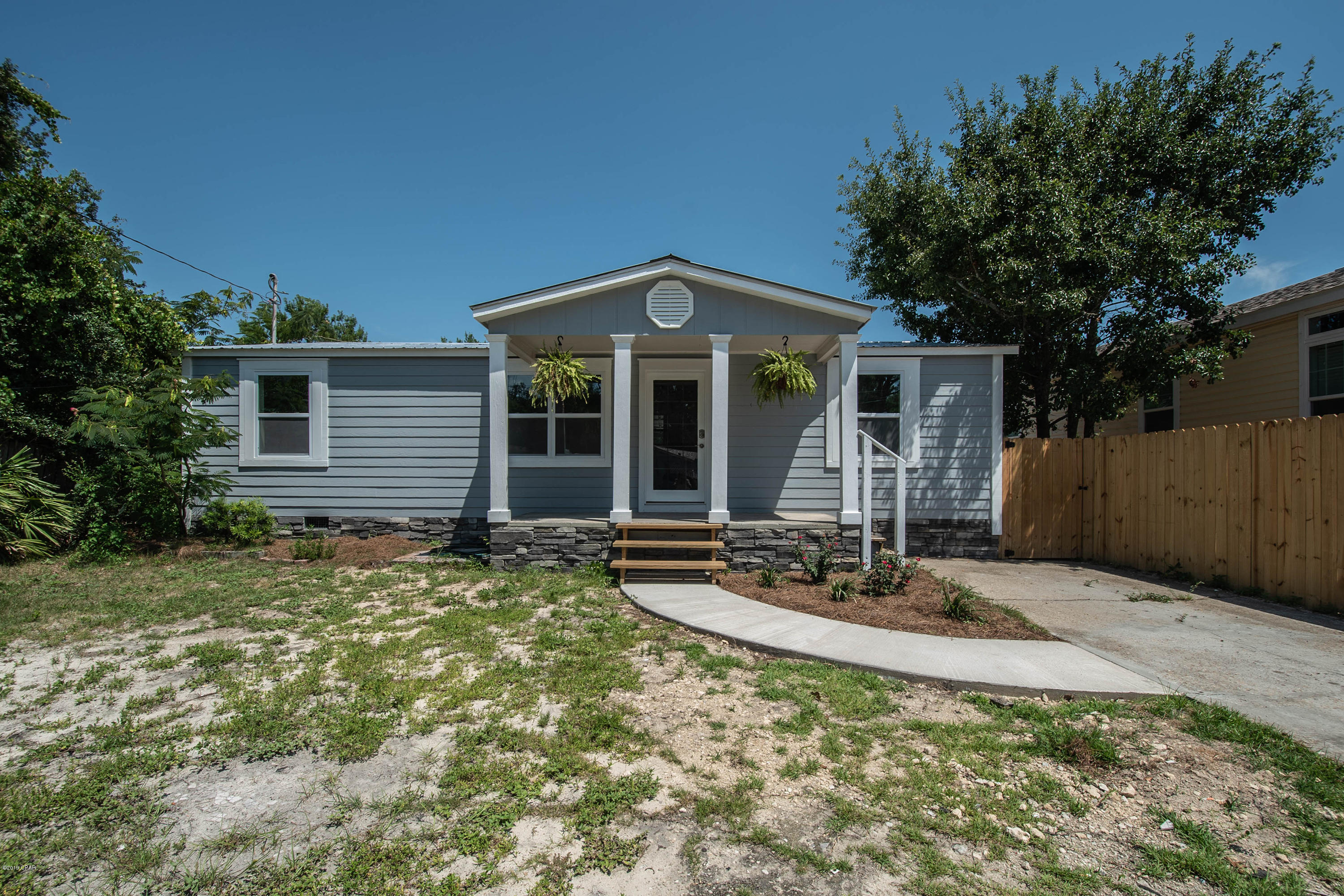 Laguna Beach Estates 7th Add - Residential