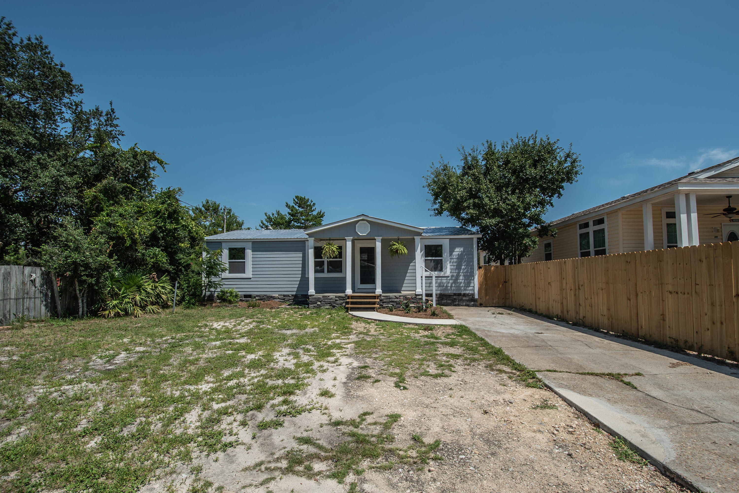 Laguna Beach Estates 7th Add - Residential