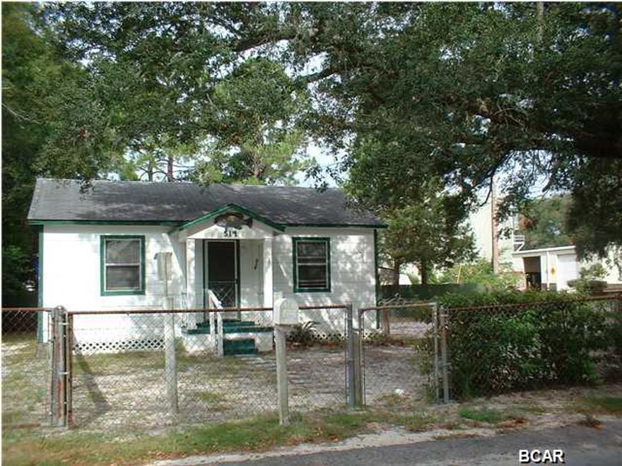 This home is located in Millville.  It is a corner lot and includes:  fenced yard, stove, refrigerator, central heat & air and laundry hookups and is pet friendly.  



We are now scheduling appointments to view this home.  Please call to schedule. 



Available 04/01/2018.