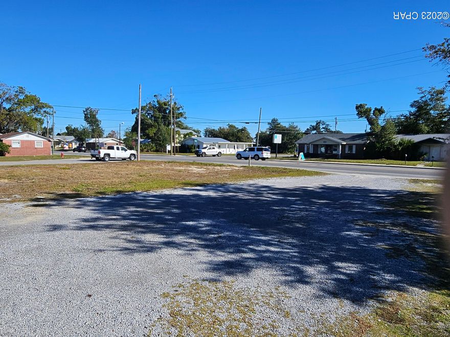 2 vacant lots. ID # 18464-000-000 and 18525-000-000
Corner lots, high visisibilty with traffic on Jenks Ave, heading towards Downtown Panama City. lots are zoned mixed use, great development for  apartments, duplex, medical facilty or professional office building.
