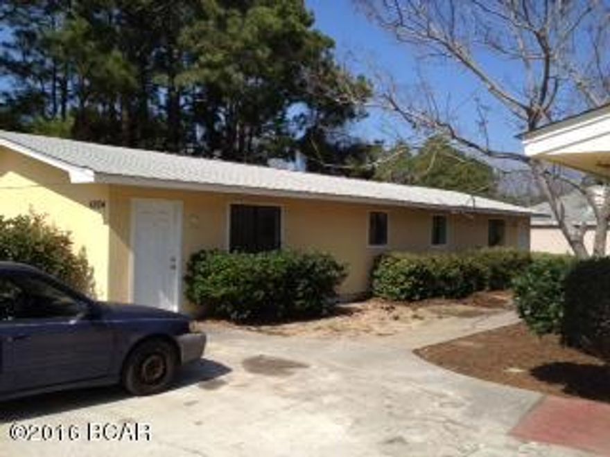 Duplex 2 bedroom unit located in the S. Lagoon area roughly 3 blocks from the beach,and just minutes from the Navy Base, shopping, and dining.