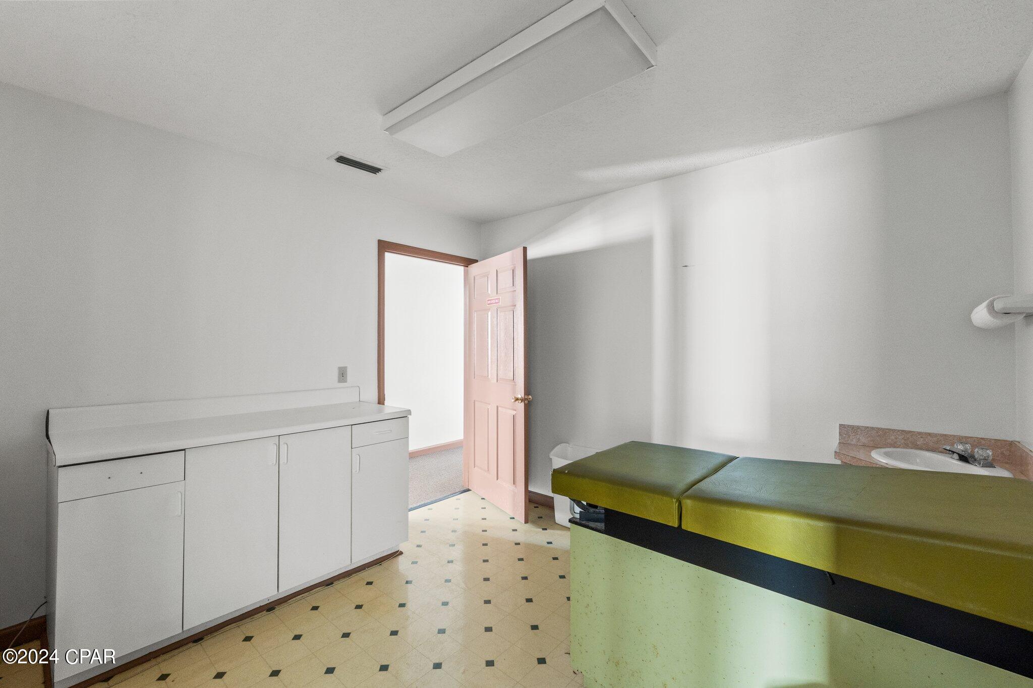 [No Recorded Subdiv] - Commercial Sale