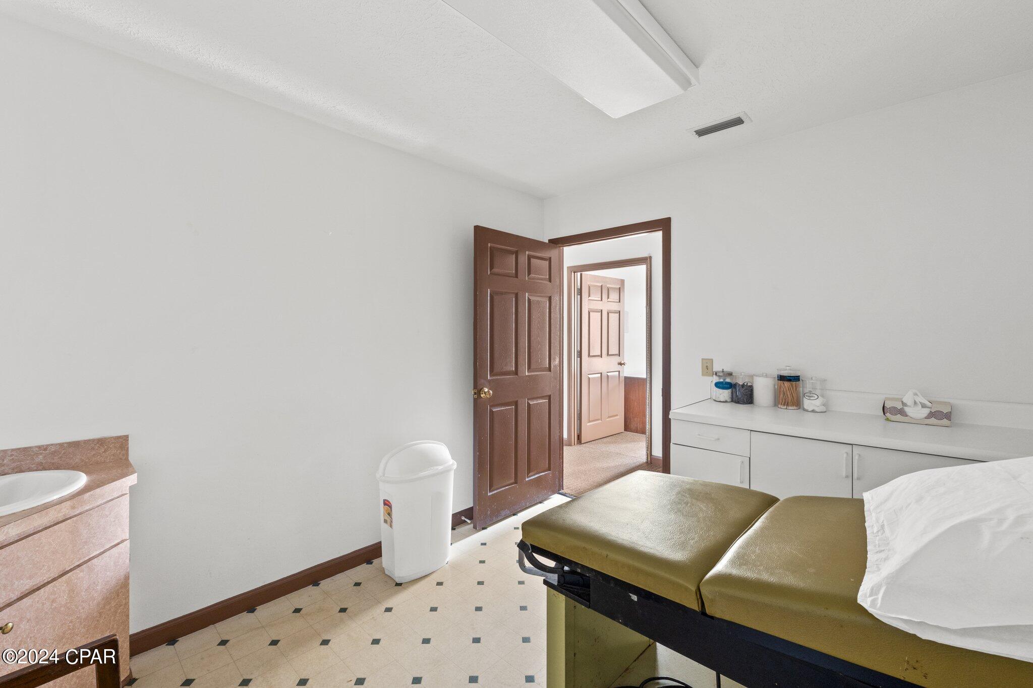 [No Recorded Subdiv] - Commercial Sale