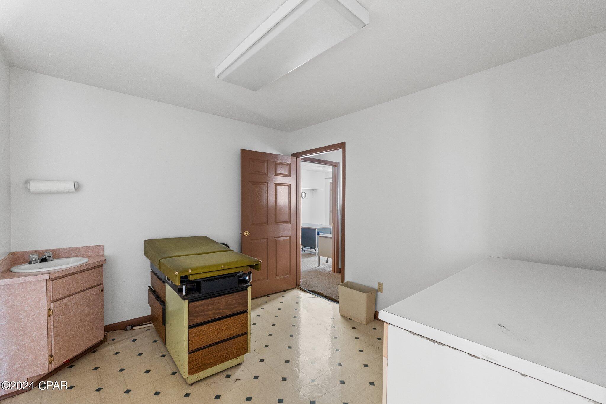 [No Recorded Subdiv] - Commercial Sale