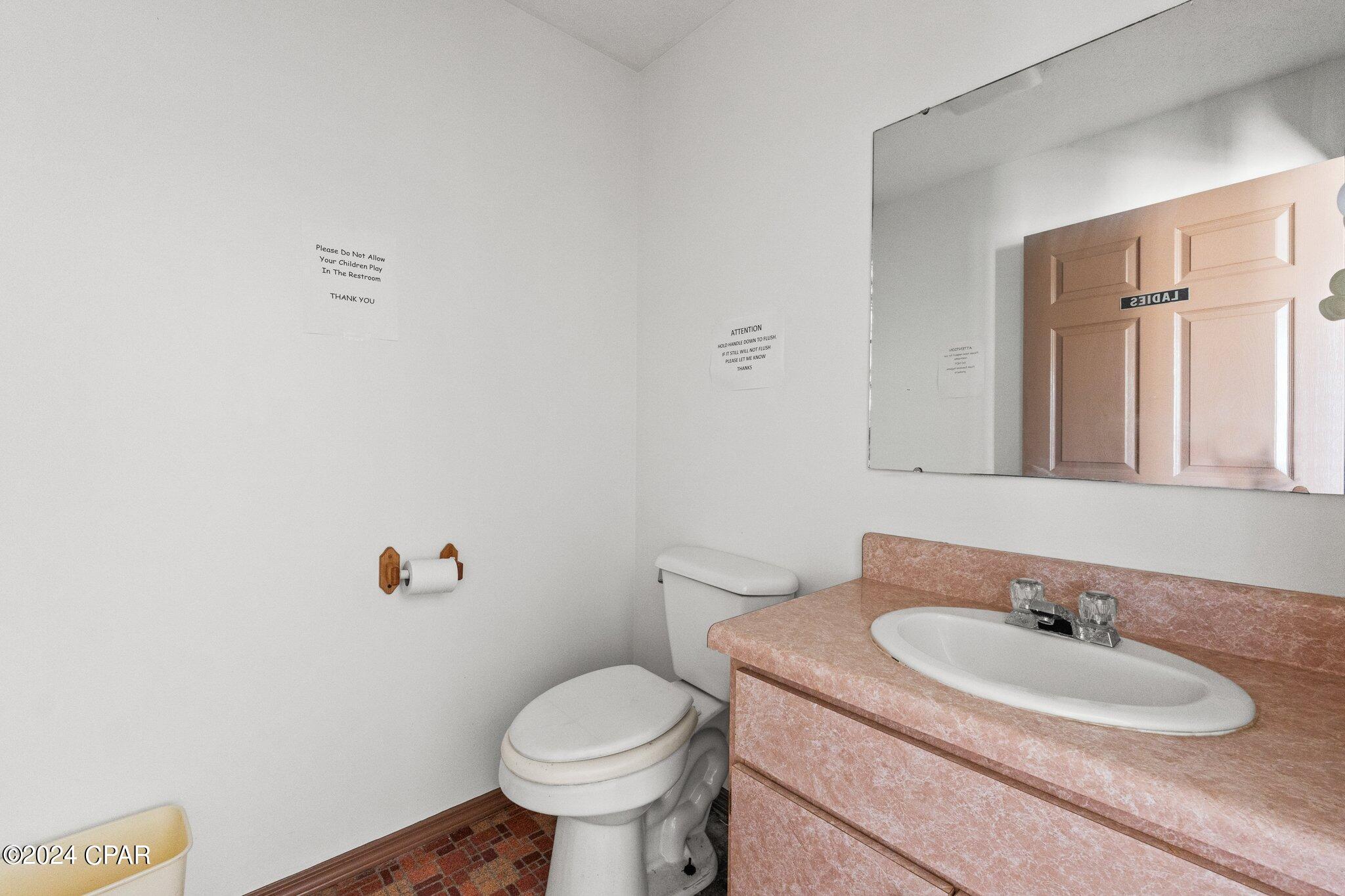 [No Recorded Subdiv] - Commercial Sale