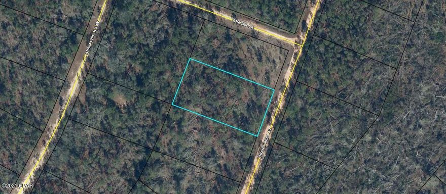 Residential lot in Compass Lake in the Hills.  Amenities include a clubhouse with swimming pool, access to 2 large lakes, swimming, fishing, waters skiing and pavilion. Kayaks, canoes and fishing boats are available for rent to land owners.