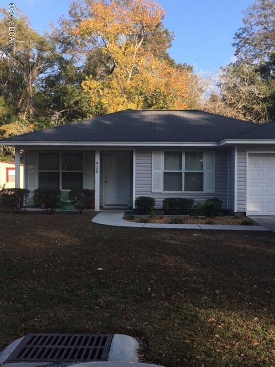 Cozy 3 bedroom 2 bath home only blocks from historic downtown Panama City. Home has a 1 car garage, privacy fence in the backyard, breakfast bar, and washer and dryer connections.