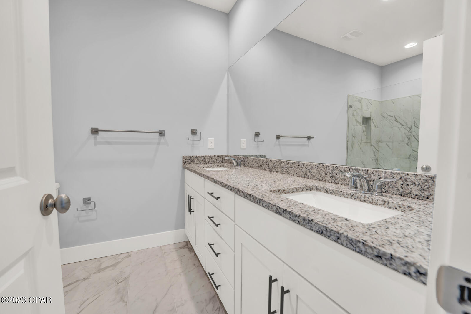 Lagoon Manor - Residential Lease