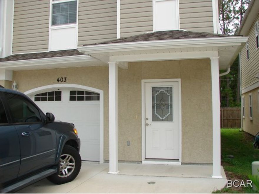 Town homes built in 2008 in upscale Fox Trace Subdivision with 1 car garage and spacious bedrooms. Homes have 9' ceilings, ceramic tile floors, carpet, walk in closets in master bedroom has walk in closets, and master bath in master bedroom.