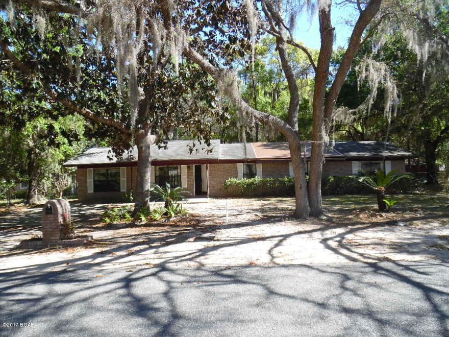 This is an handyman or investor special.  A brick 4/2 in a great neighborhood and with that special touch it will become a very desirable home. Fenced backyard and only a block from the public boat landing on Deerpoint Lake.  This property is eligible under the Freddie Mac First Look Initiative through 04/27/2017. During the first 20 days of a home listed in MLS, only offers from owner occupants , public entities or their designated partners will be considered. Offers from investor purchasers may be submitted, but will not be considered until the initial 20 days of the listing.