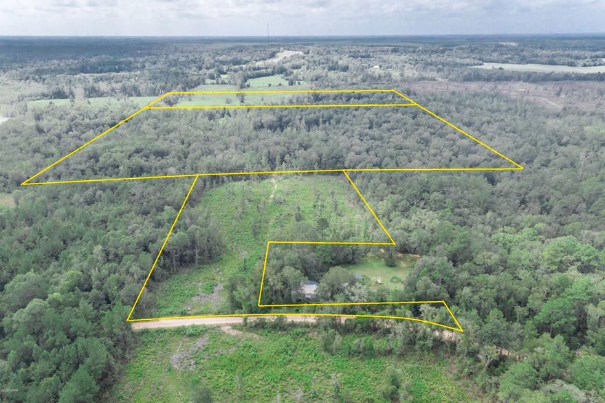 Looking for a private spot to build your dream home?????? So many spots to chose from.... Rolling terrain, hardwoods with larger oak trees, planted pines, cleared areas..... abundance of wildlife. Less than 30 miles from Panama City Beach...owner installing culvert and getting drive way done.