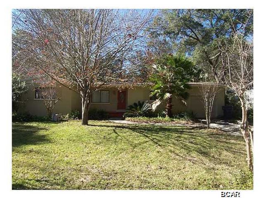 3 bedroom 2 bath home in the Cove area. Very spacious rooms with wood and tile flooring throughout the main living areas and carpet in the bedrooms.Bback yard is fenced.All property sizes and ages are approximate, please measure and/or verify if important. School assignments are subject to change, please check with Bay County for most accurate information. Deposit is the same as the rent. Pets allowed with owner approval and NON REFUNDABLE pet fee applies per pet. Breed restrictions apply. Avaliable 1st week of Nov.