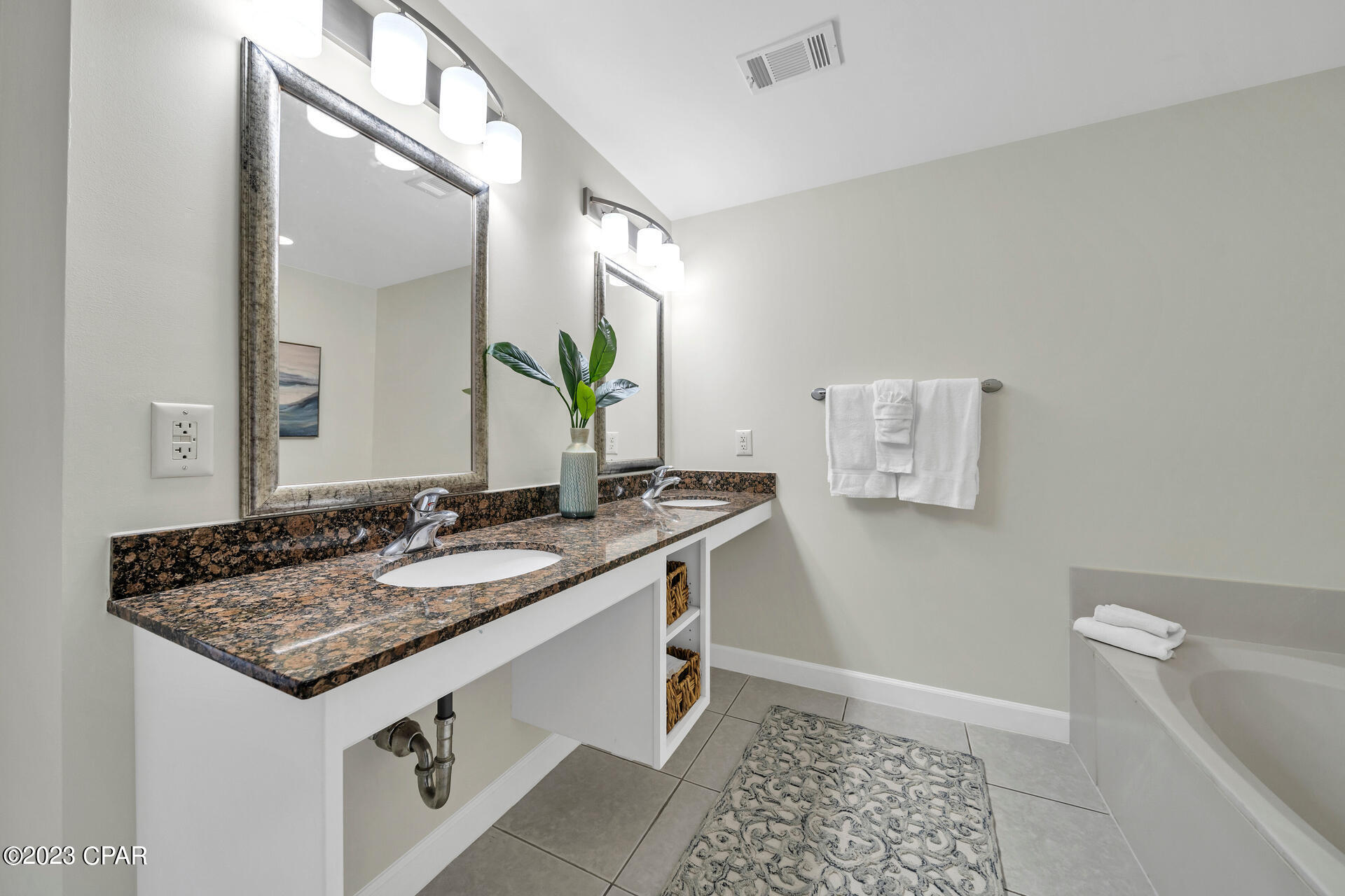 Splash Condo - Residential