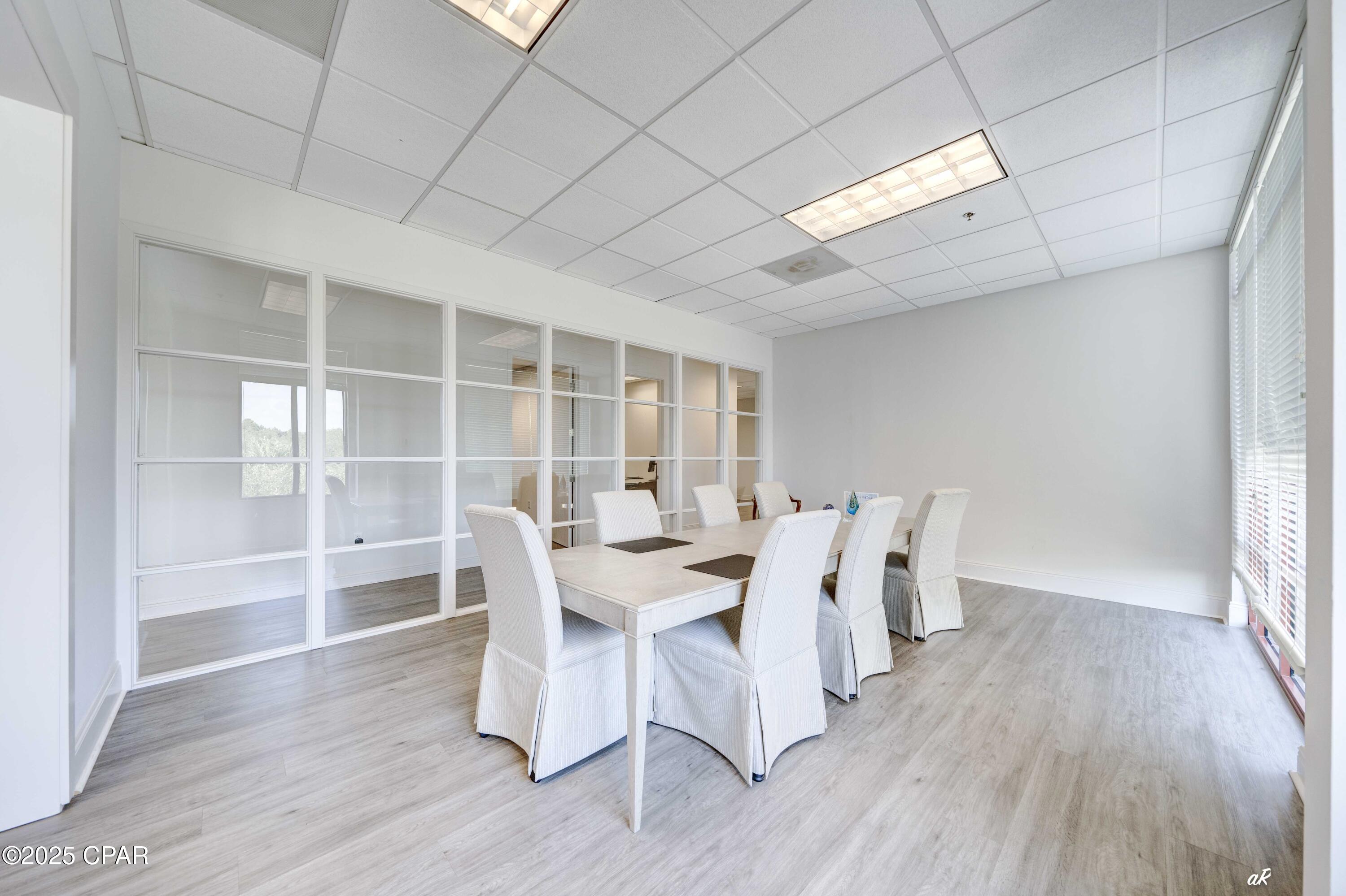 E Destin No Og 98 - Commercial Lease