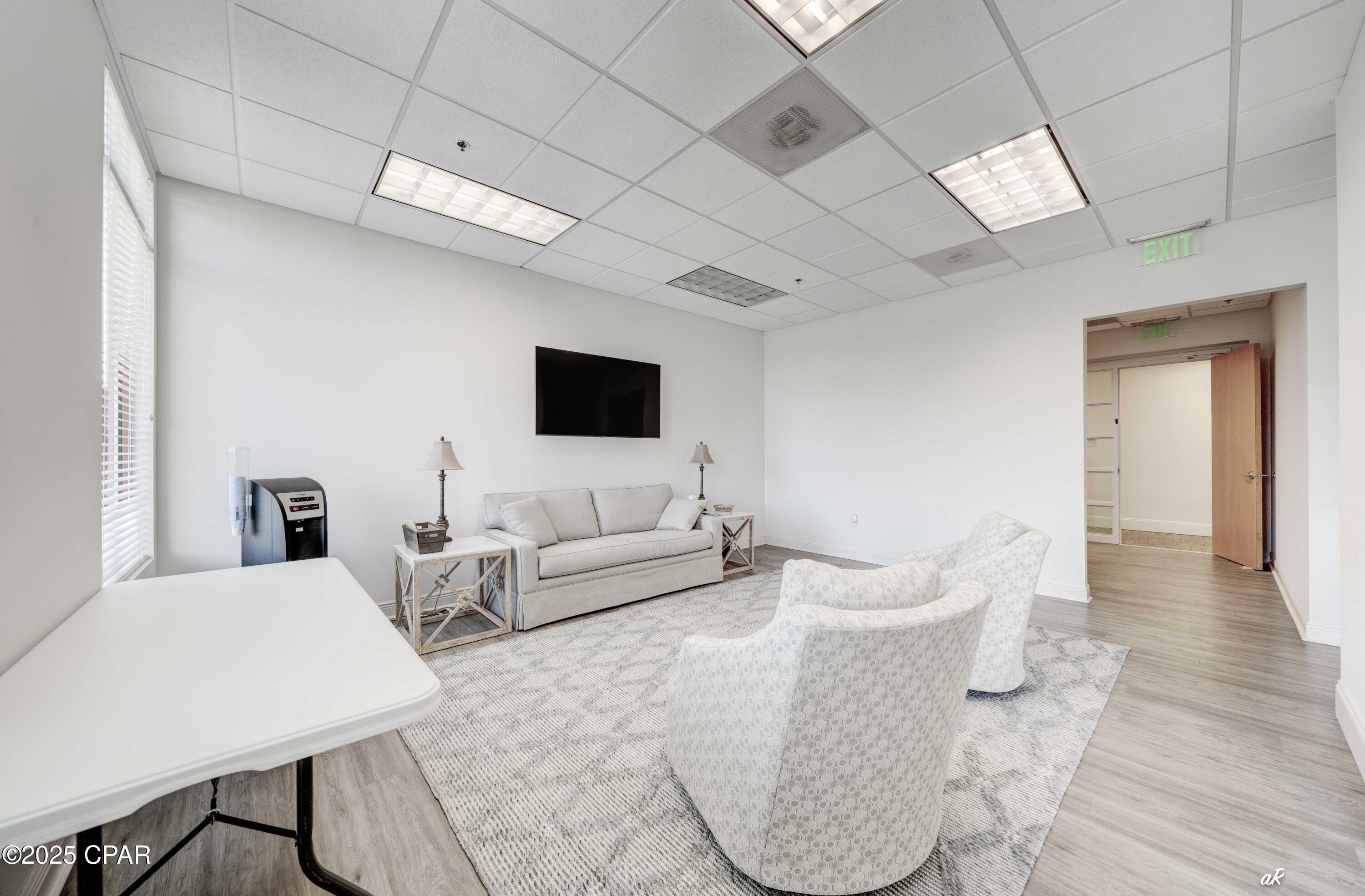 E Destin No Og 98 - Commercial Lease