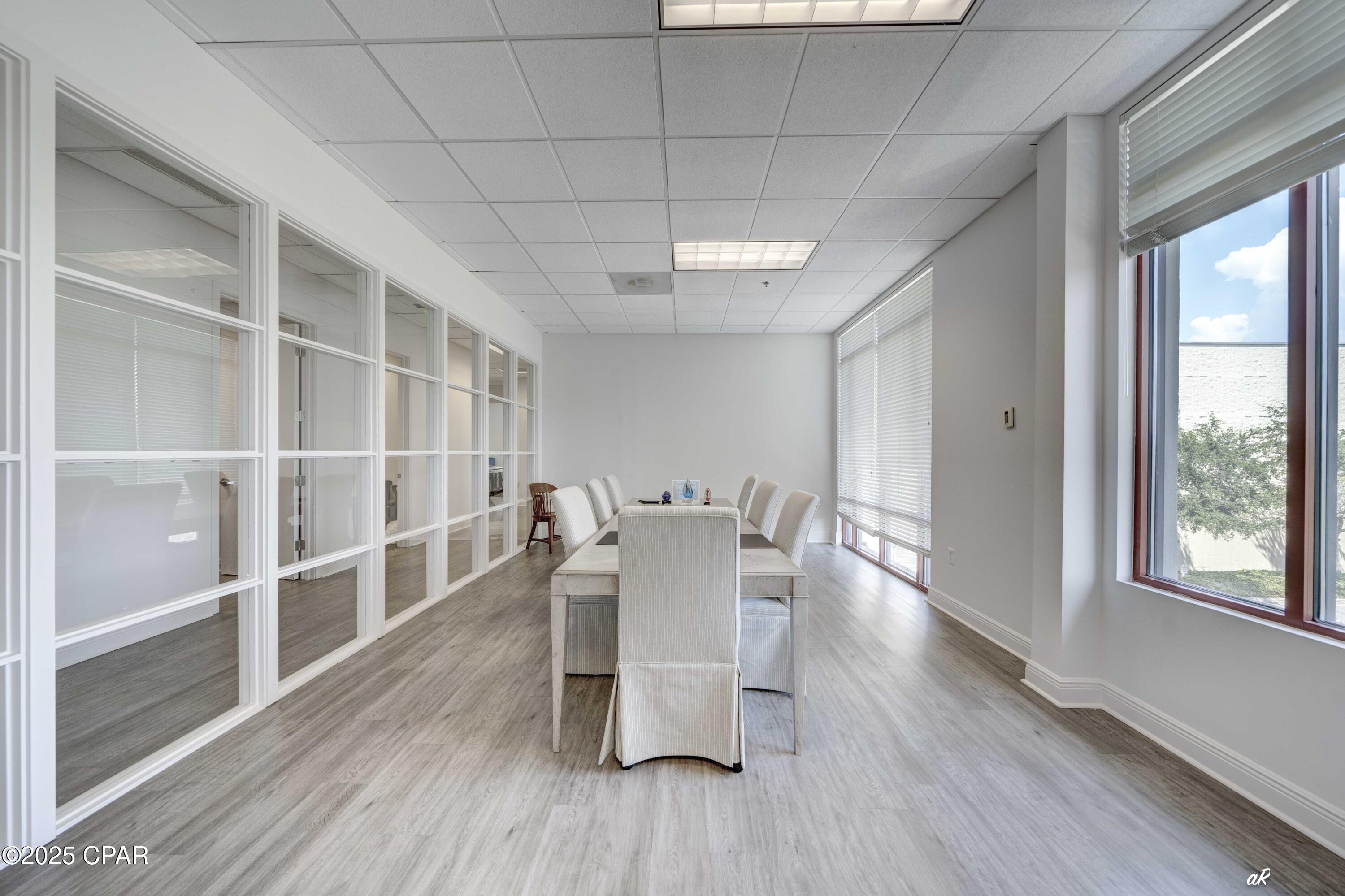 E Destin No Og 98 - Commercial Lease