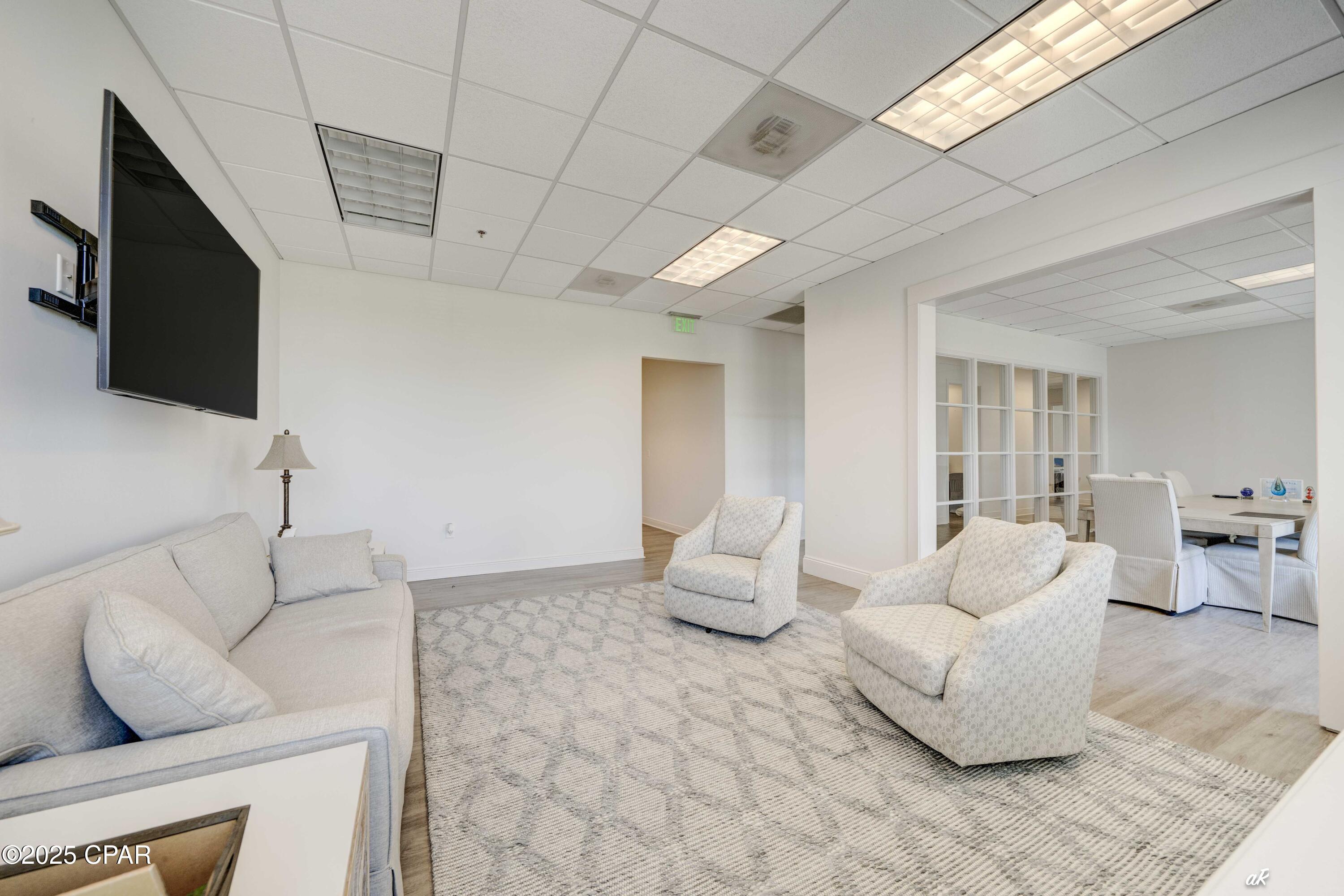 E Destin No Og 98 - Commercial Lease