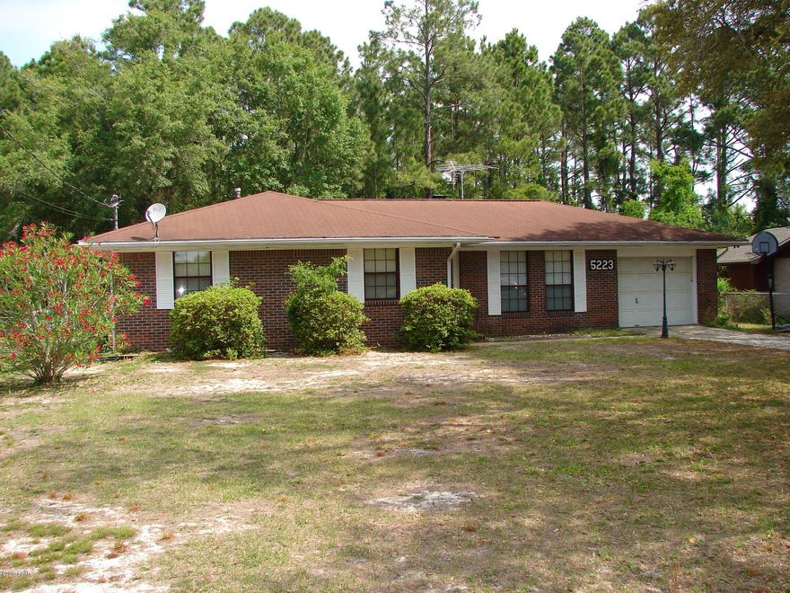Spacious home with a nice fenced in back yard and only a short walk to Donalson Point and public access to water and boat ramp. Living room and kitchen are tile throughout and living room features a wood burning fireplace and lots of natural lighting. Kitchen has lots of cabinet space and counter top space as well as a small breakfast bar. All bedrooms are carpeted and spacious. Master bedroom includes a master bathroom and lots of closet space. Fenced back yard with gated access and small patio area. Washer and dryer hookups are in the 1 car garage.  **Gas hot water heater**