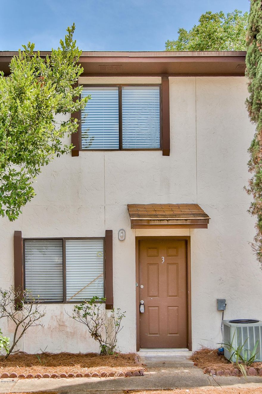 LOCATION LOCATION LOCATION! This 2 BR, 1.5 BA Townhome is charming with fenced backyard and in the perfect location, just minutes  away from all of Destin's finest shopping, dinning, and entertainment. This one won't last long! Call today for more details and find out how you can make this adorable Townhome yours!