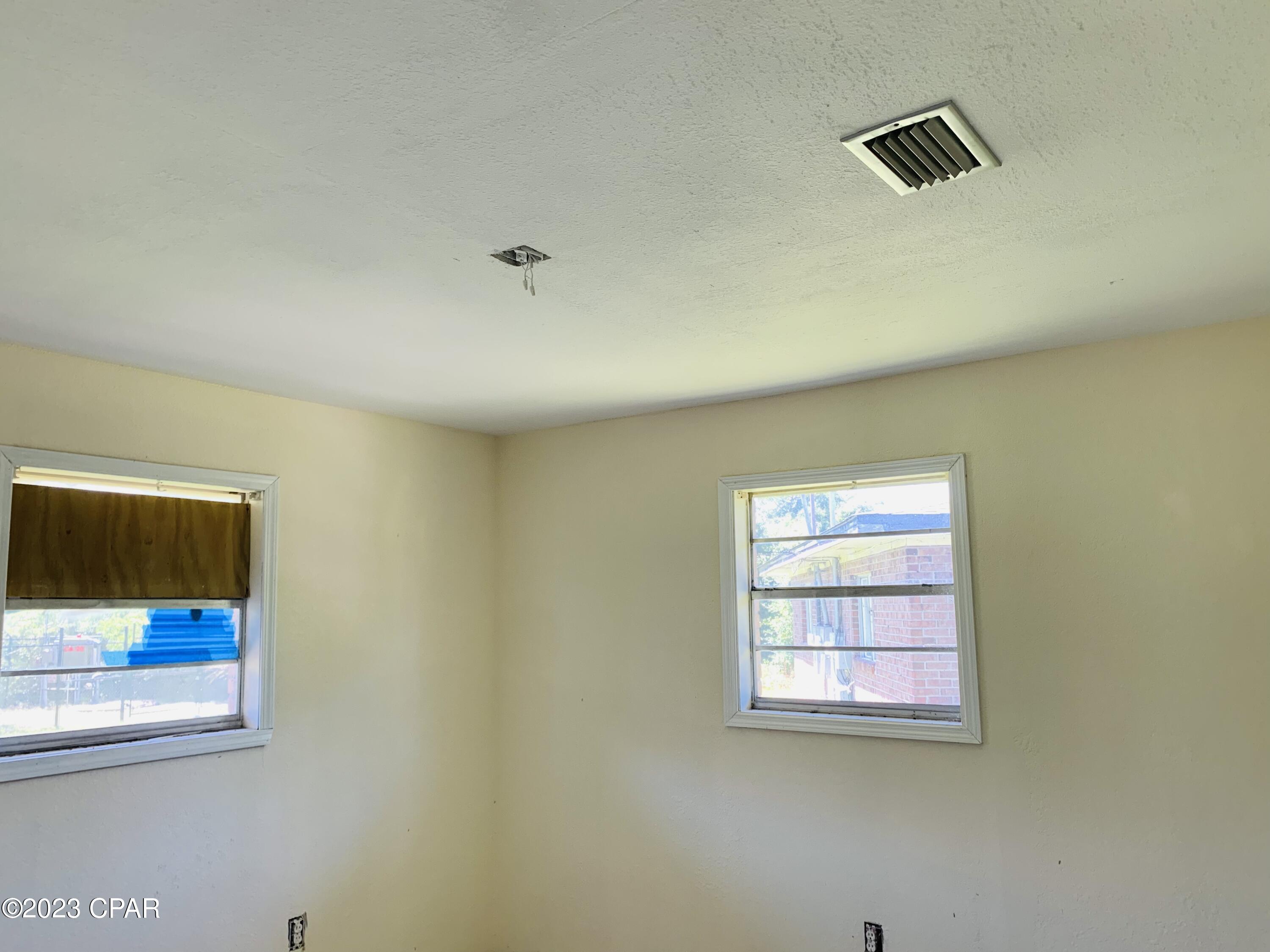 [No Recorded Subdiv] - Commercial Sale