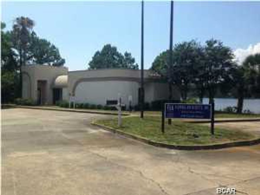 Free standing executive office building with waterfront views. Currently occupied by Florida Architecture under lease. Please contact listing agent for showing.