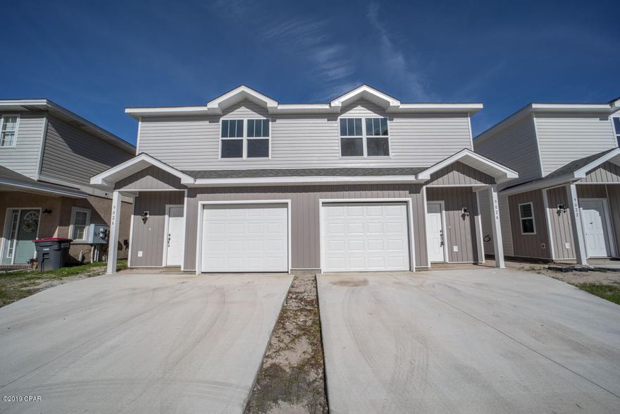New TH Development Very spacious floor plan, 2 units per building with 3 bed 2.5 bath, approx 1400 sq' with single car garage, white cabinets and granite counter tops. entered for comp purposes.