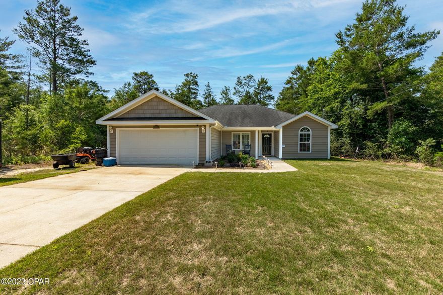 'CURRENTLY UNDER CONTRACT, SELLER WILL CONSIDER BACKUP OFFERS'
6K Seller credit!  
Use the 6K for an interest rate buydown  or use the 6K to pay closing costs. 
Priced below appraised value!!!
Looking for a nice home in the Country but close to the City?  This adorable home would be perfect for a first-time home buyer or for a retiree looking to down-size.  Close to Sunny Hills Golf course. New AC in 2022, stainless steel appliances, gutters and a nicely landscaped front yard.