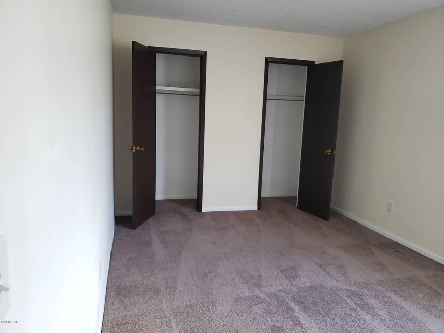 This apartment offers 1 Bedroom and 1 Bath, downstairs unit. Located near beach, shopping, and dining. *Water, sewer, and pest control included*



 *No Pets*