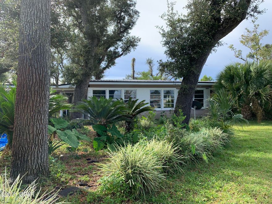CALLING ALL INVESTORS!! Come check out this 3 bedroom 1 bathroom investment opportunity in the Cove! The home has a new metal roof and the interior has been taken down to the studs.



If important please verify all measurements.