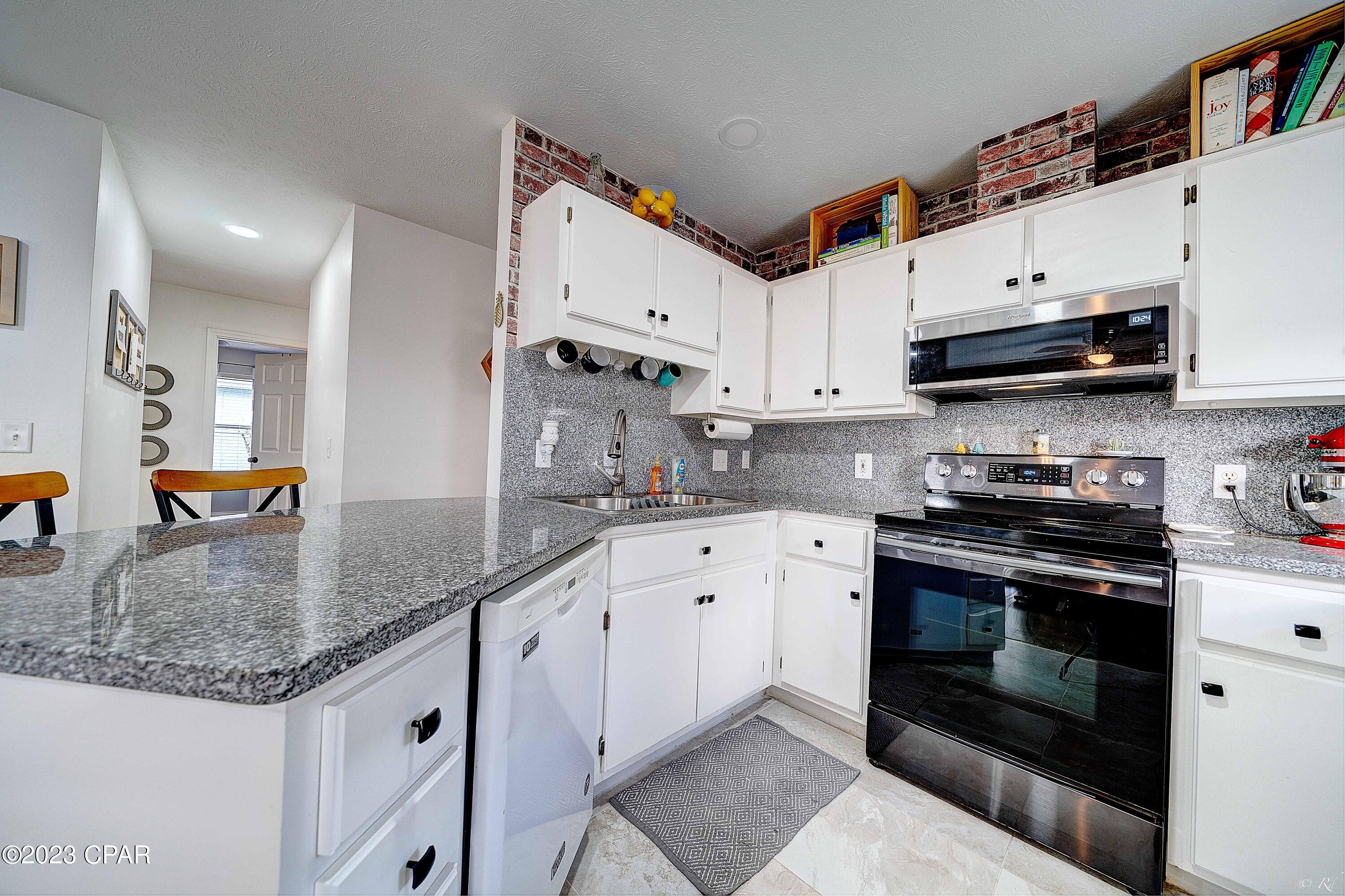 Pine Tree Place Unit 1 - Residential