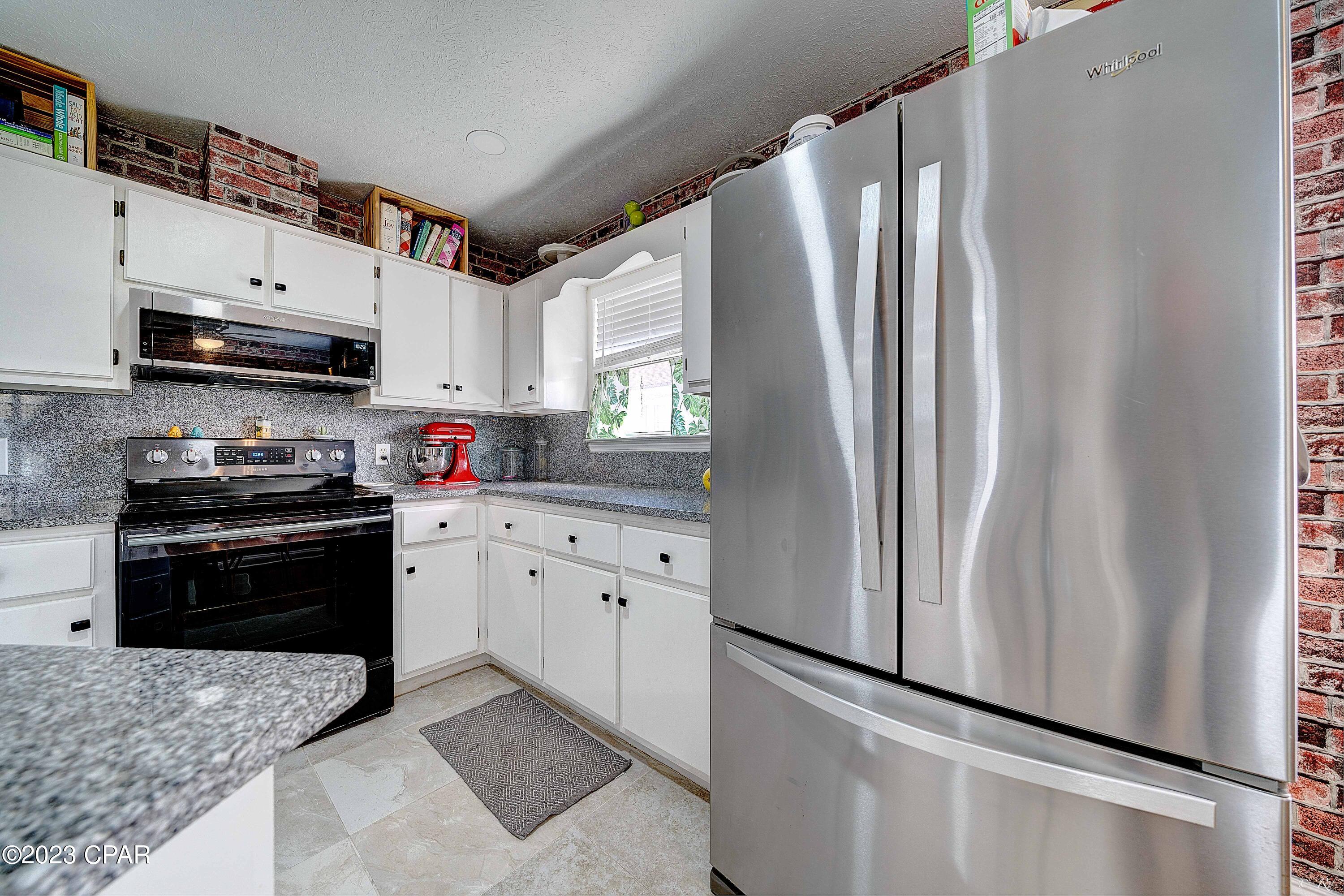 Pine Tree Place Unit 1 - Residential