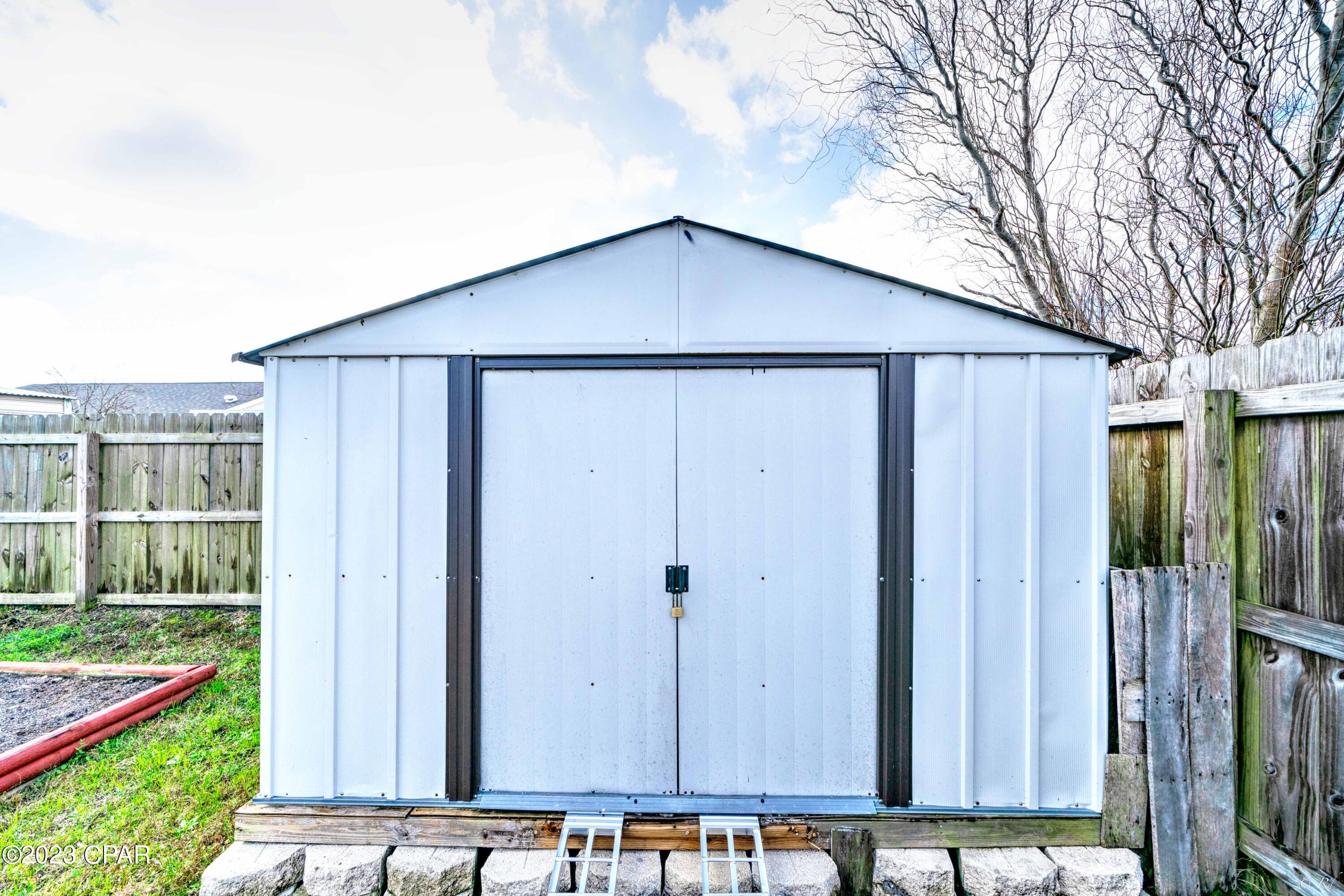 Pine Tree Place Unit 1 - Residential