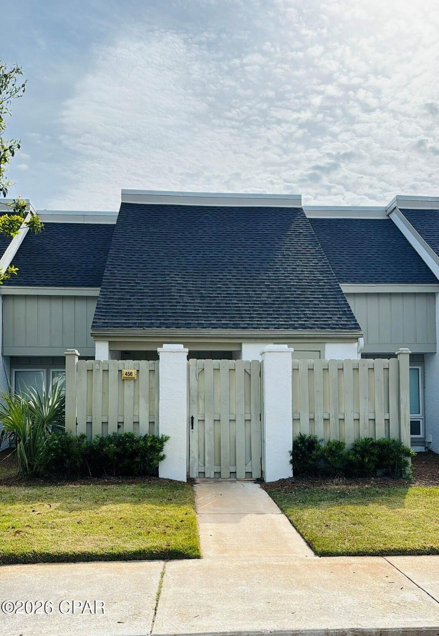 Beautiful 2 Bedrooms 2.5 Bathrooms 2 Story Townhome Is Situated on the Nicklaus Golf Course in the exclusive Bay Point II, Water, sewer & trash included, washer and dryer in unit, no credit check call today Only 1st month and Security moves you in.