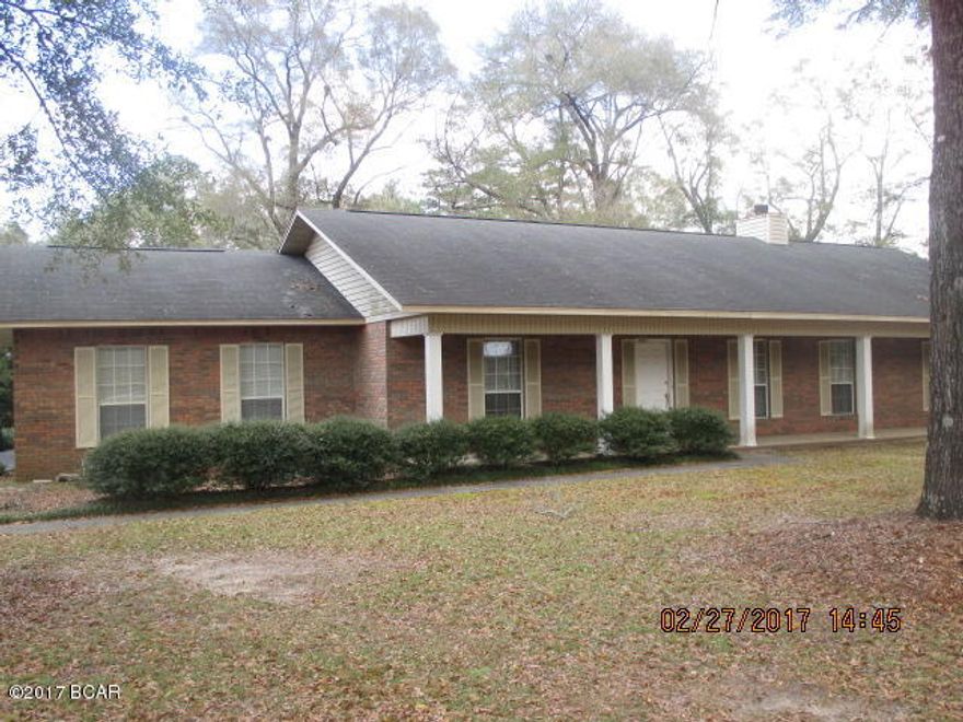 3/2 BRICK HOME with Split Floor Plan, large Fireplace, Double Garage, screened porch, in Indian Springs Subdivision.  Needs a little updating but this home is in great condition and move-in Ready! This home is priced to sell and easy to see!