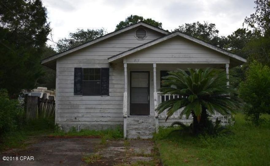 Take a look today and see if this will be your new investment. This 3 bedroom 2

bath home will take some work to ready this home but could be worth your

efforts. Convenient to nearby shopping, beaches and restaurants Note:  Possible mold, mildew and discoloration may be present.   This is a single family home with 2 parcels 813 is the home and 817 is the adjacent lot parcel id #15983-000-000