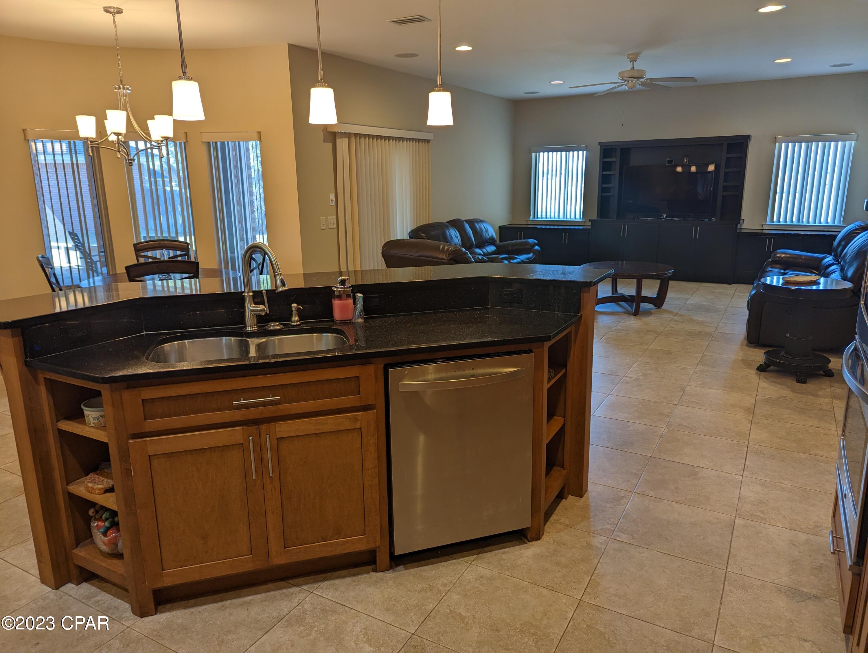 Country Club Harbour Estates - Residential Lease