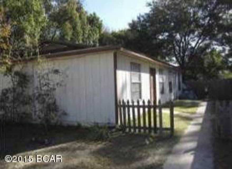 Positive Cash Flow Investment Opportunity!!! Two buildings with two units in each building. Each unit is 784 sf with 2 bedrooms, 1bathroom, kitchen, living room, and utility room with washer/dryer hookup.