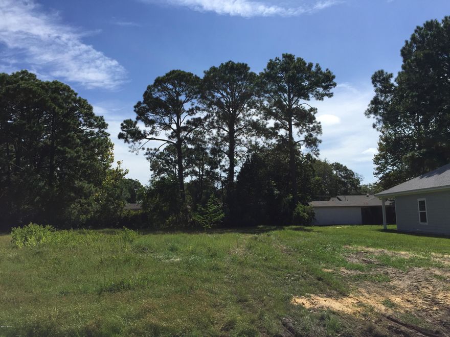 Cleared and level vacant lot, easy to build on, in the heart of St. Andrews.  Located next door to a quality new construction home, this lot is perfect for building a new home on.  City water and sewage is available.  The vacant lot next door to this lot is also for sale.